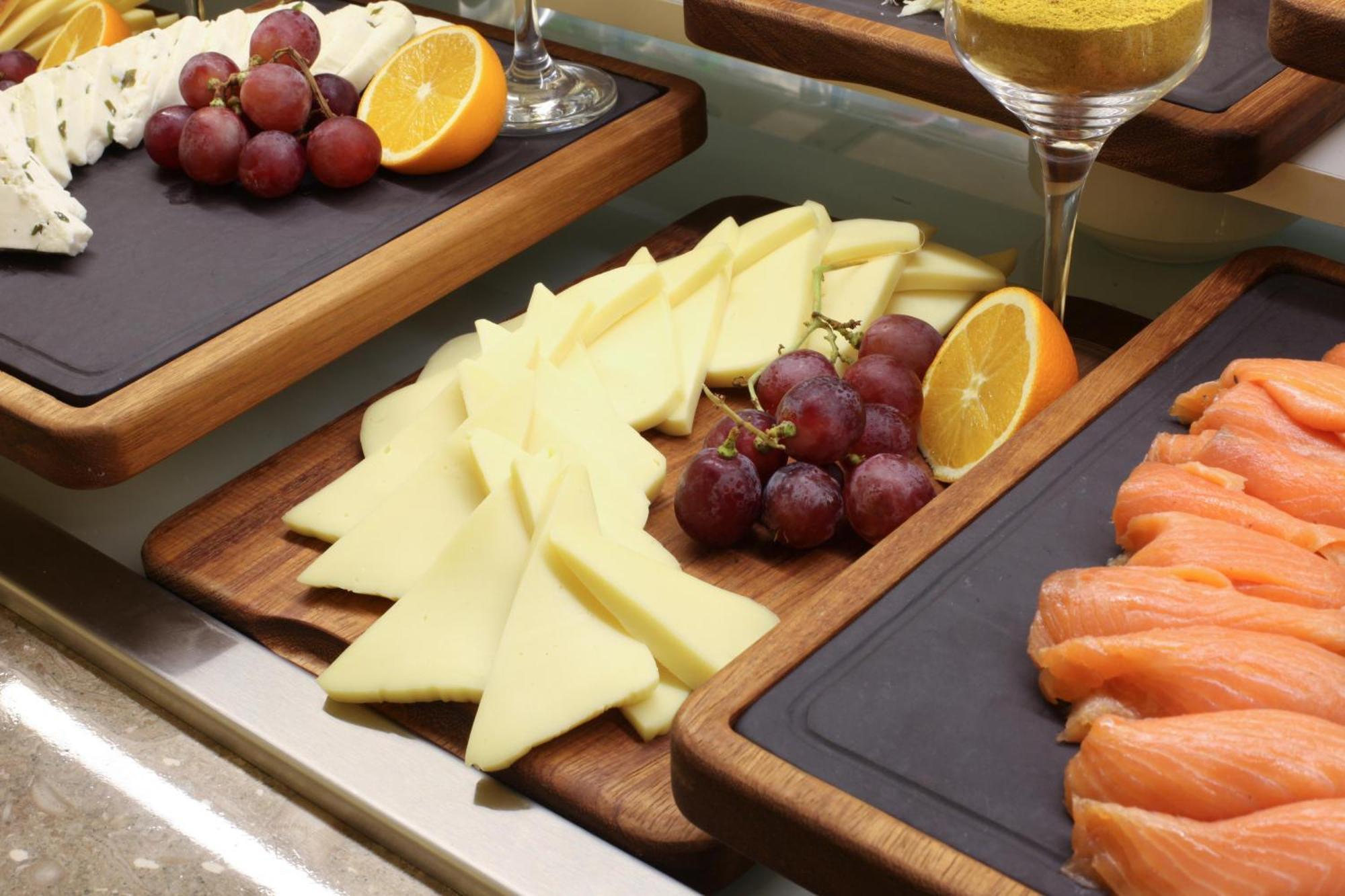 Bentley Hotel Bosphorus - Special Class Istambul Exterior foto A cheese platter