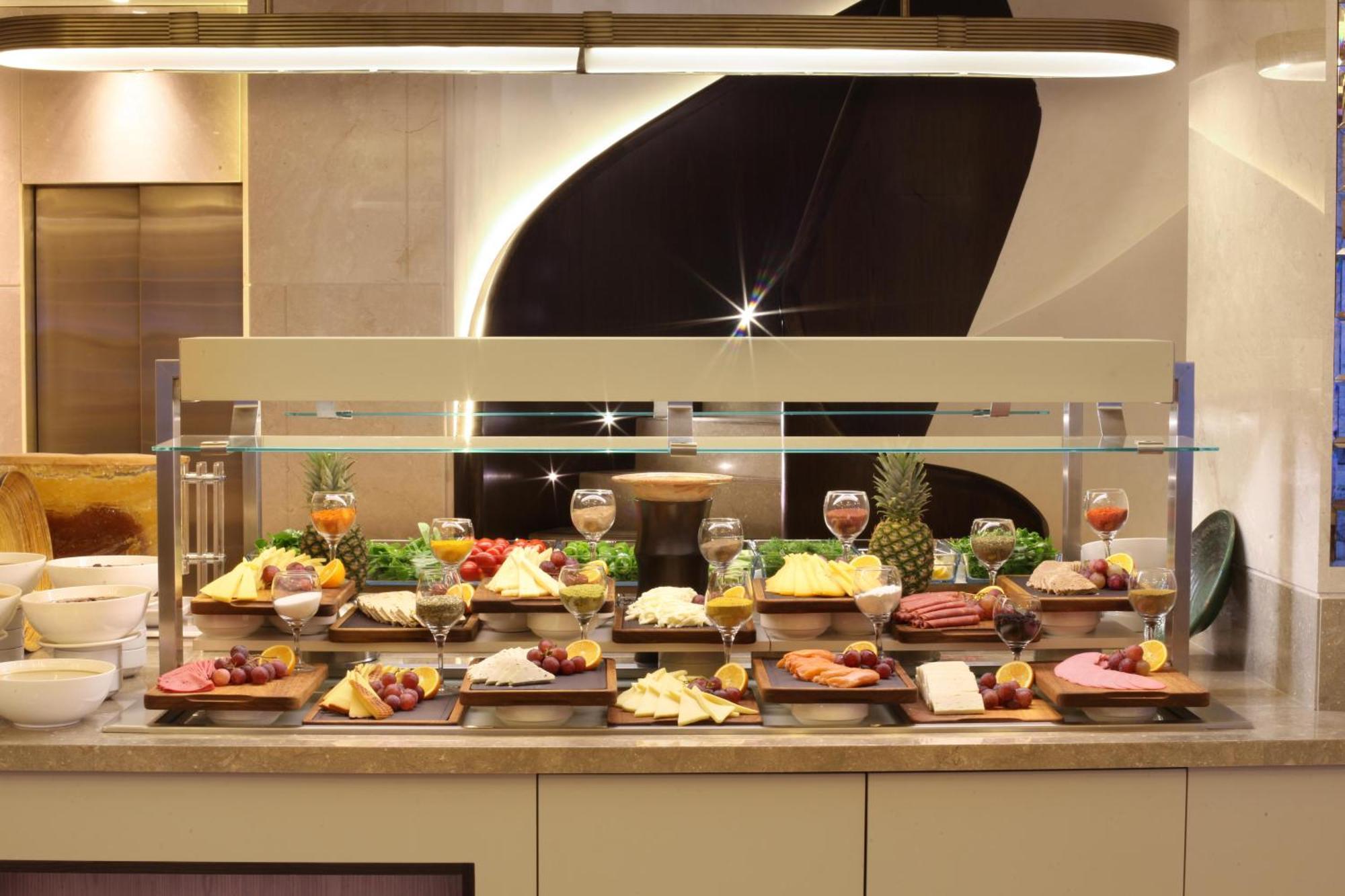 Bentley Hotel Bosphorus - Special Class Istambul Exterior foto A cheese display
