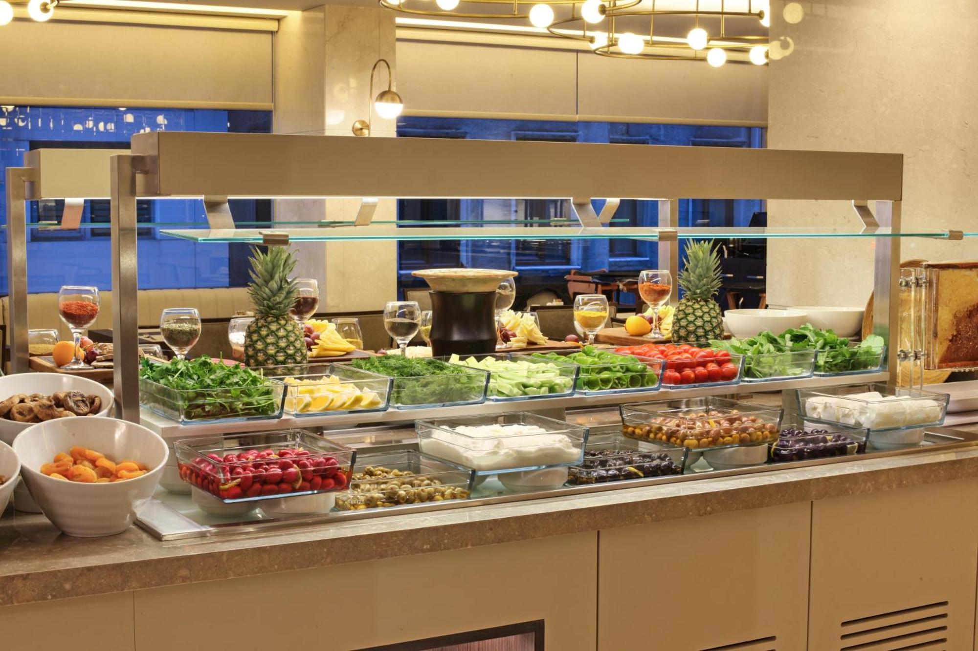 Bentley Hotel Bosphorus - Special Class Istambul Exterior foto A salad bar