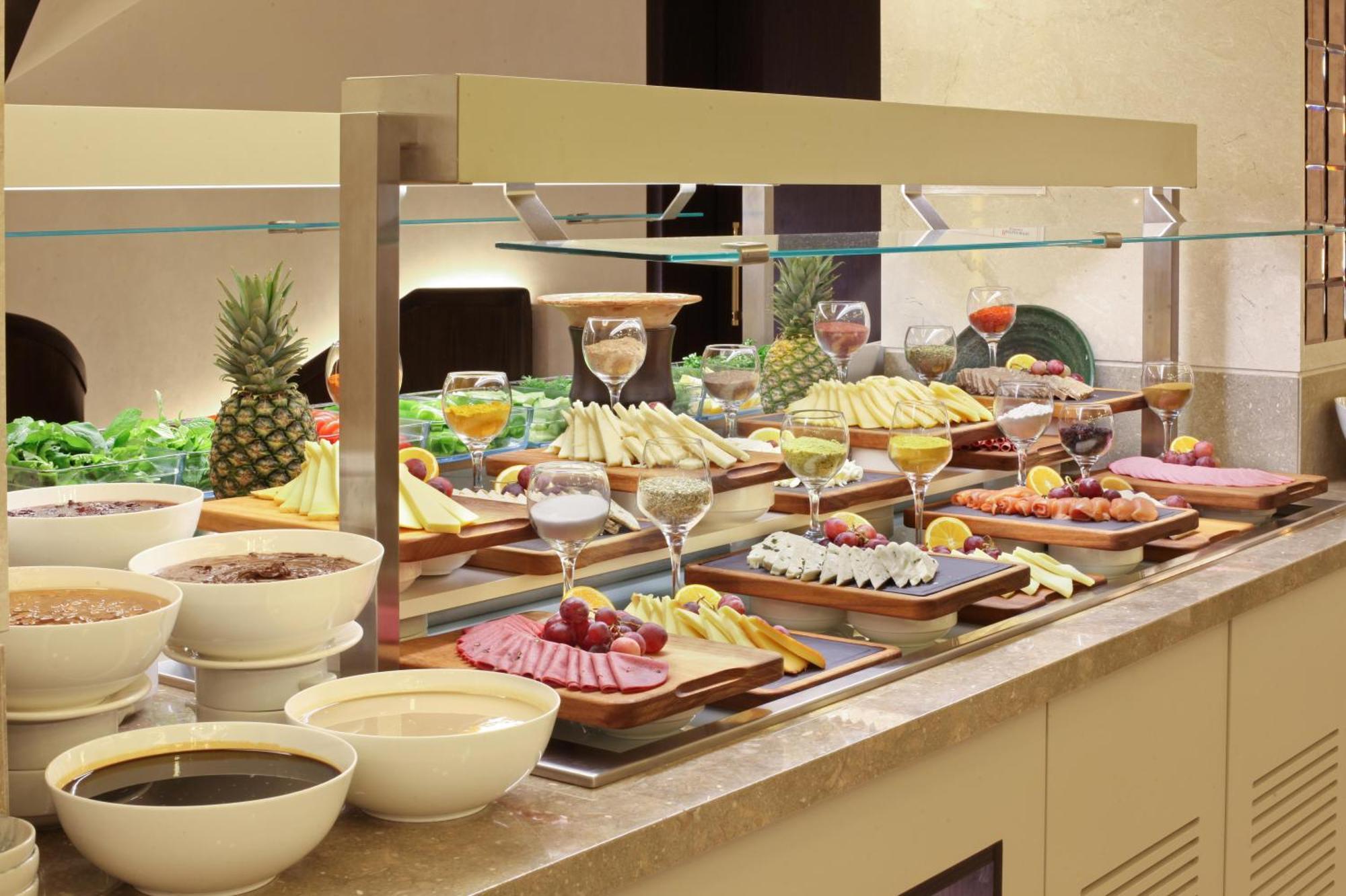 Bentley Hotel Bosphorus - Special Class Istambul Exterior foto A buffet at a hotel