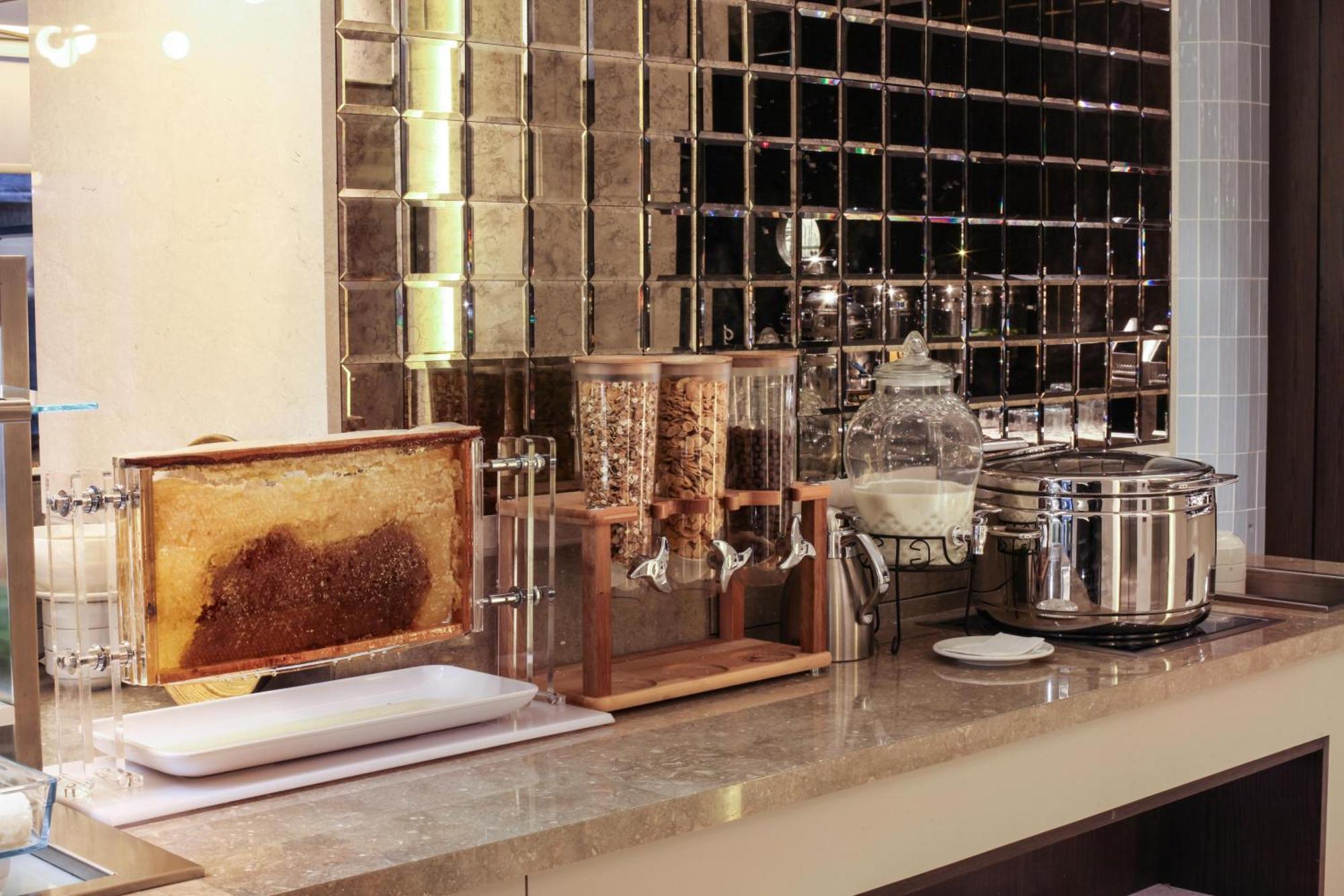 Bentley Hotel Bosphorus - Special Class Istambul Exterior foto A coffee station at a hotel