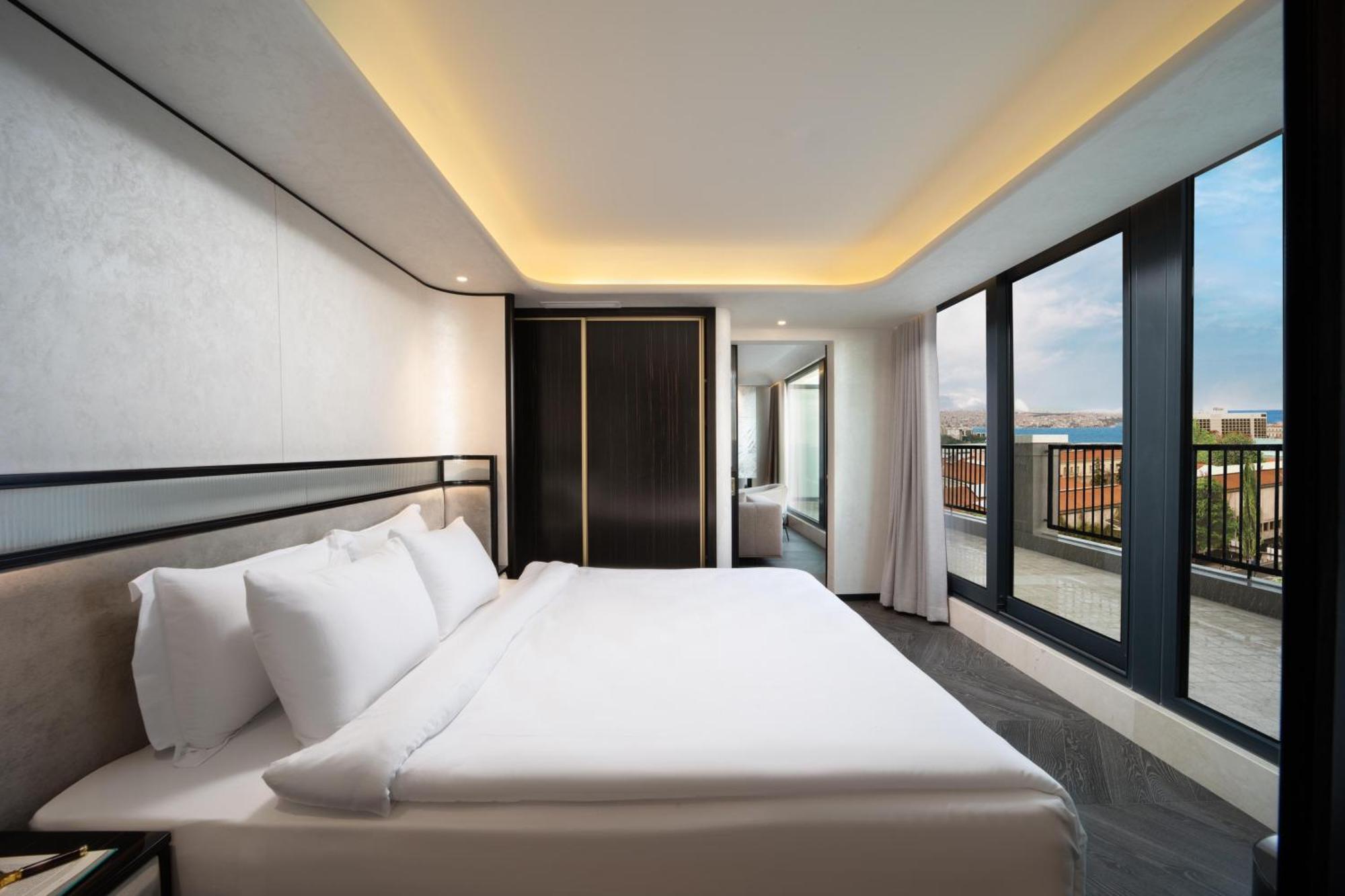 Bentley Hotel Bosphorus - Special Class Istambul Exterior foto A bedroom at the hotel