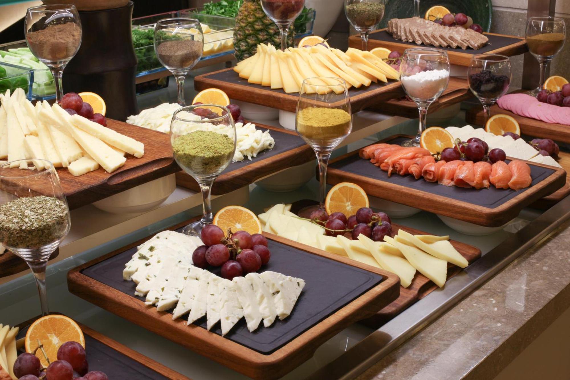 Bentley Hotel Bosphorus - Special Class Istambul Exterior foto A cheese platter