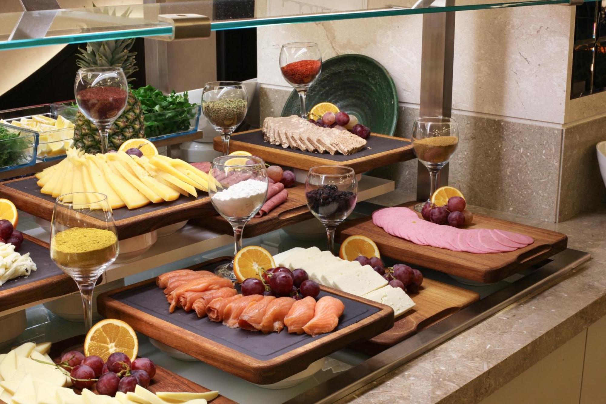 Bentley Hotel Bosphorus - Special Class Istambul Exterior foto A cheese platter