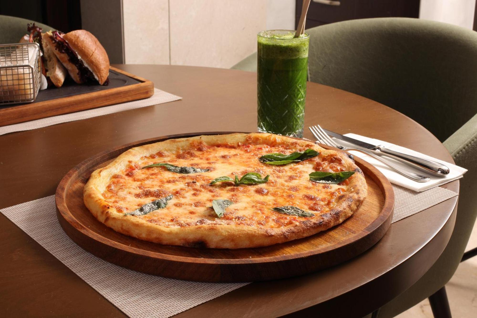 Bentley Hotel Bosphorus - Special Class Istambul Exterior foto A pizza with spinach